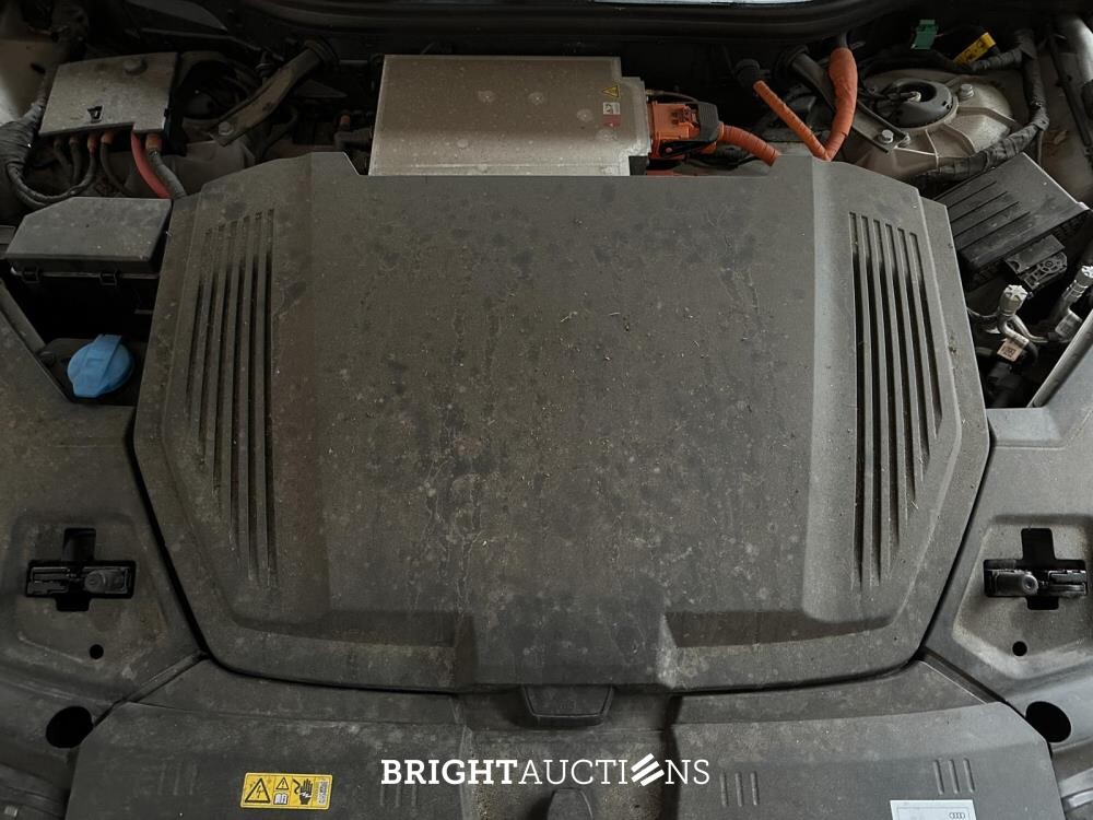 Audi e-tron 55 quattro Business edition Plus 95 kWh 408pk 2020 (Origineel-NL+1e eigenaar), K-706-KJ