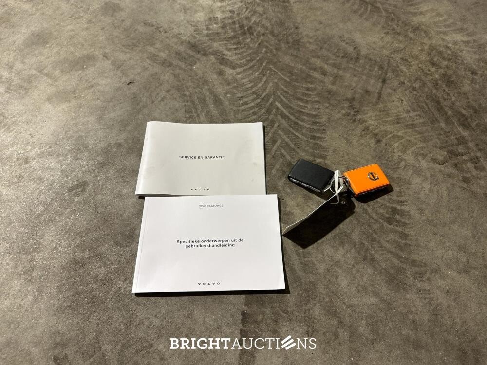 Volvo XC40 Recharge Core 70 kWh 231pk 2022 (Origineel-NL + 1e Eigenaar), R-491-BZ