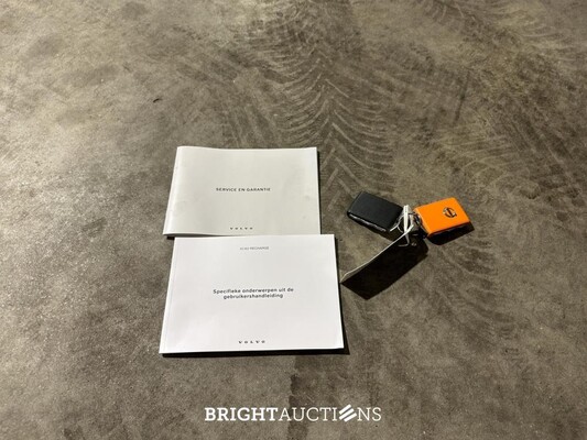 Volvo XC40 Recharge Core 70 kWh 231pk 2022 (Origineel-NL + 1e Eigenaar), R-491-BZ