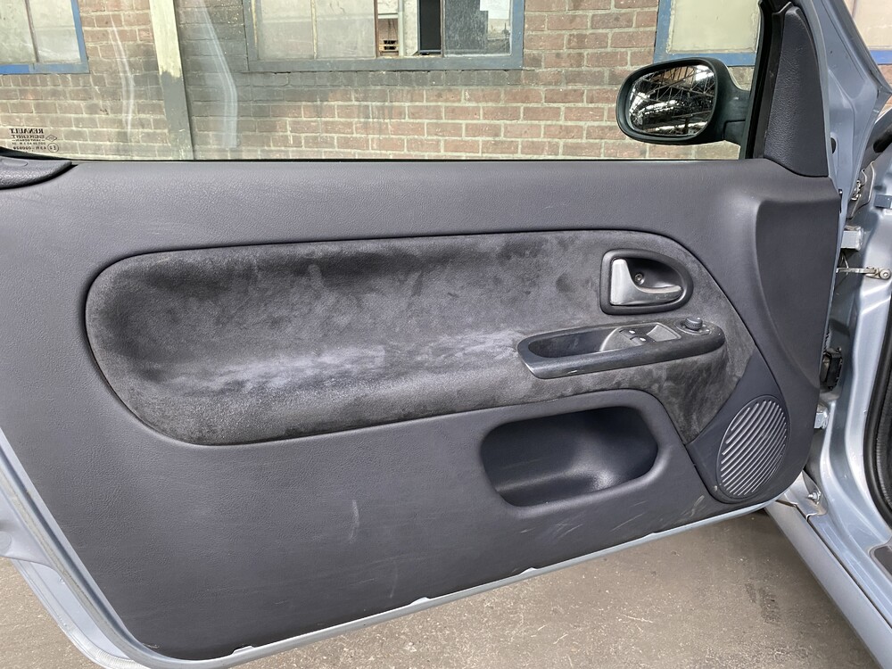 Renault Sport Clio RS 2.0 172hp 2004 -YOUNGTIMER- .