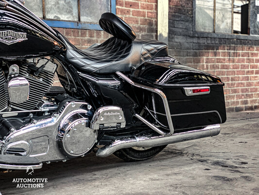 2014 Harley Davidson Road King FLHR Cruiser.