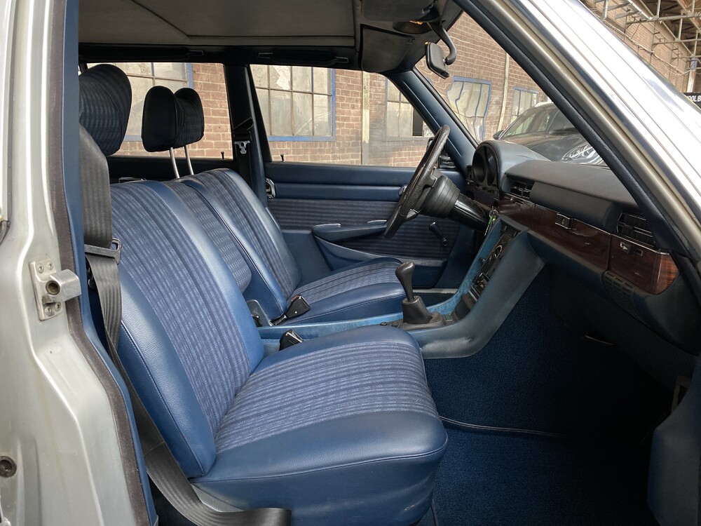 Mercedes-Benz 280S W116 160 PS 1974 S-Klasse, 99-YD-68.