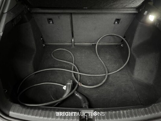 Audi Q4 e-tron 35 Launch edition 55 kWh 170pk 2021 (Origineel-NL+1e eigenaar), N-924-PK