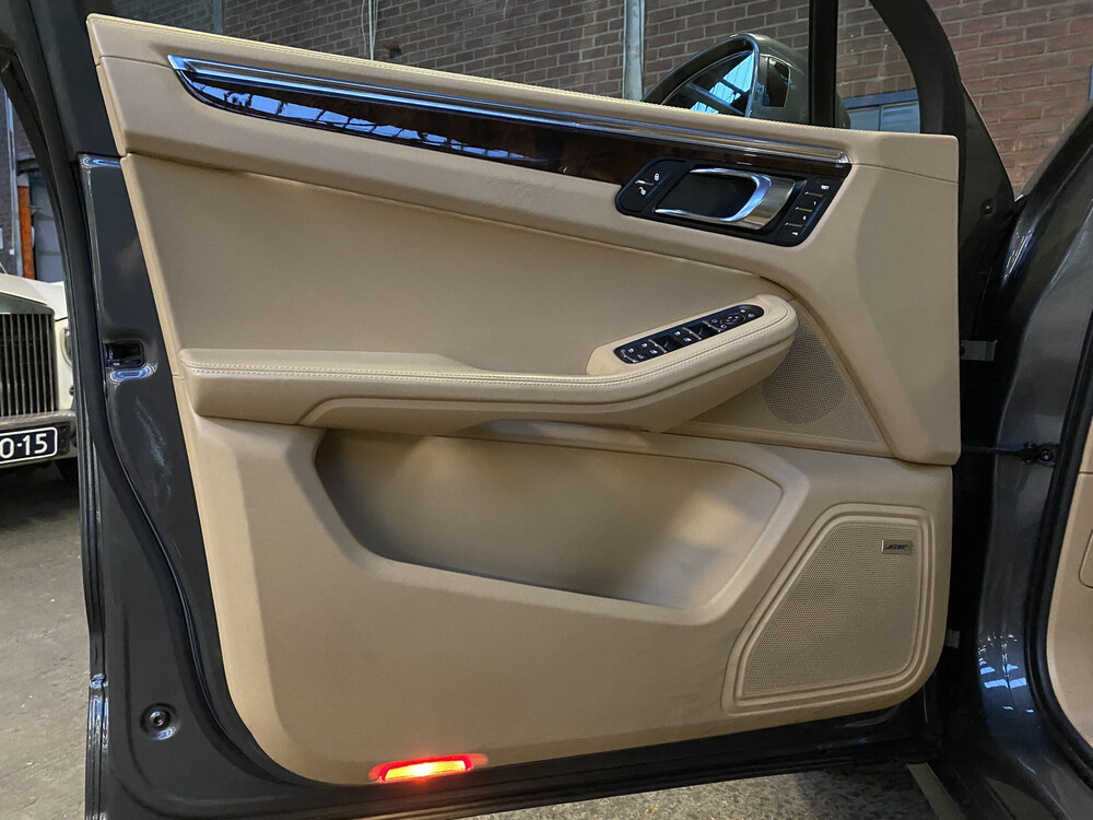 Porsche Macan Turbo 3.6 V6 400pk 2014 Sport-Chrono -Orig. NL-, 1-TTX-59