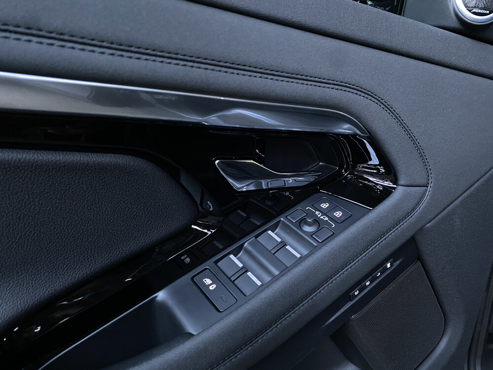 Land Rover Range Rover Evoque P300e Hybrid AWD SE 309pk 2022 -Fabrieksgarantie-