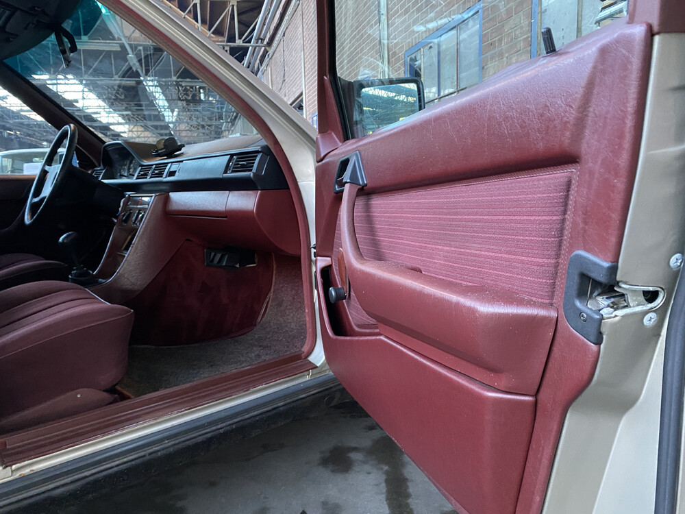 Mercedes-Benz 250D W124 1986 E-Klasse, RB-25-FD