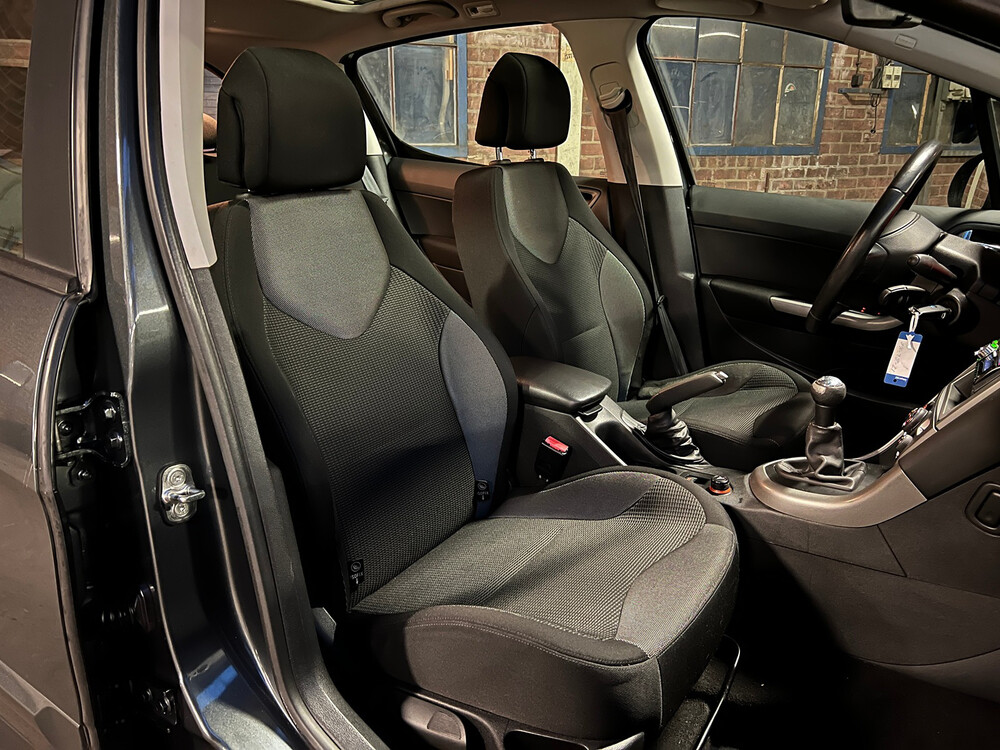 Peugeot 308 1.6 VTi XS 120hp 2008, 17-ZL-XF