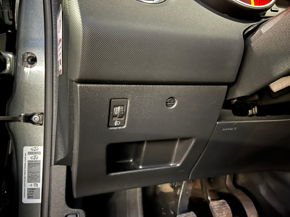 Peugeot 308 1.6 VTi XS 120hp 2008, 17-ZL-XF