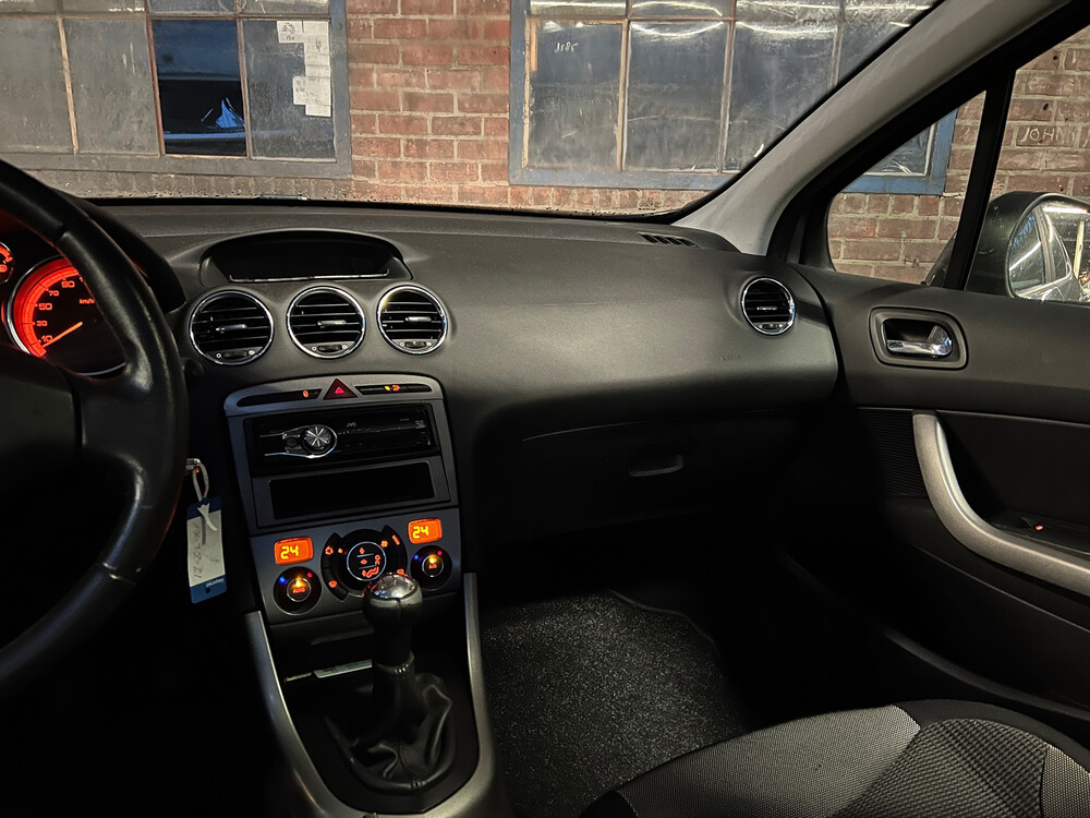 Peugeot 308 1.6 VTi XS 120hp 2008, 17-ZL-XF