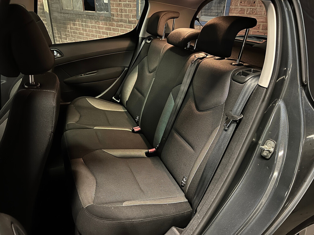 Peugeot 308 1.6 VTi XS 120hp 2008, 17-ZL-XF