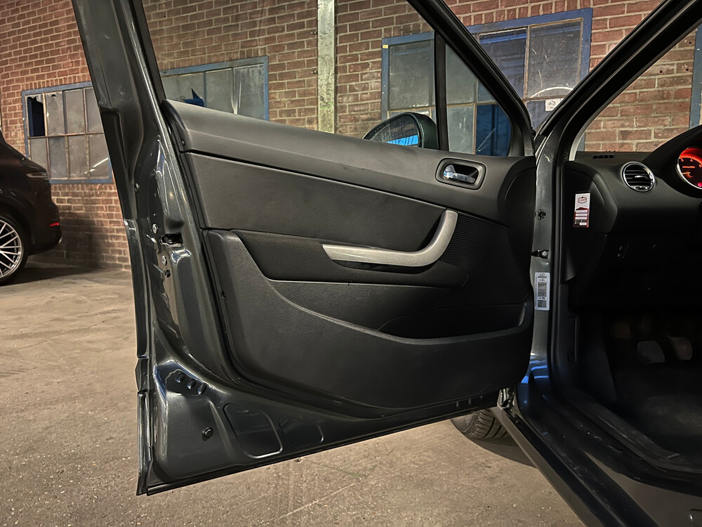 Peugeot 308 1.6 VTi XS 120hp 2008, 17-ZL-XF