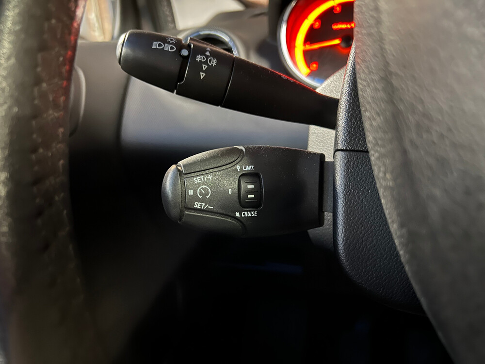 Peugeot 308 1.6 VTi XS 120hp 2008, 17-ZL-XF