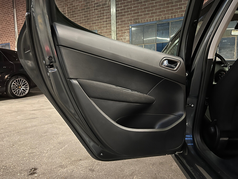 Peugeot 308 1.6 VTi XS 120hp 2008, 17-ZL-XF