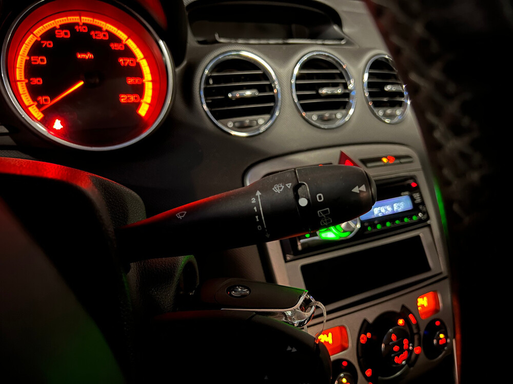 Peugeot 308 1.6 VTi XS 120hp 2008, 17-ZL-XF