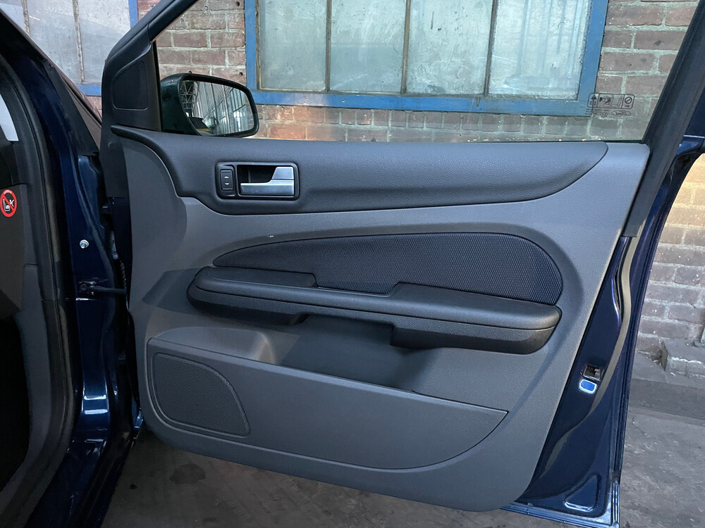 Ford Focus Wagon 1.6-16V Futura 2006, 77-TK-LN