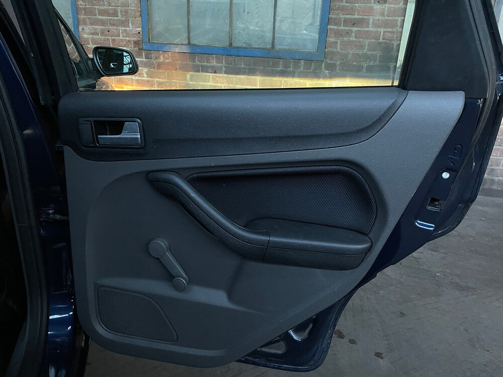 Ford Focus Wagon 1.6-16V Futura 2006, 77-TK-LN