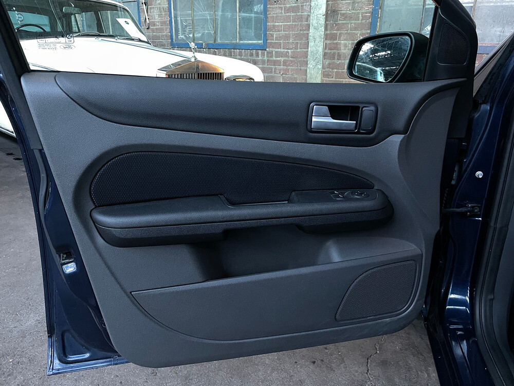 Ford Focus Wagon 1.6-16V Futura 2006, 77-TK-LN