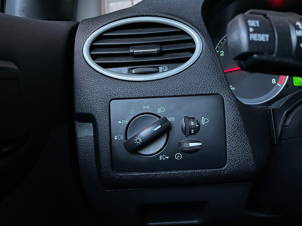 Ford Focus Wagon 1.6-16V Futura 2006, 77-TK-LN