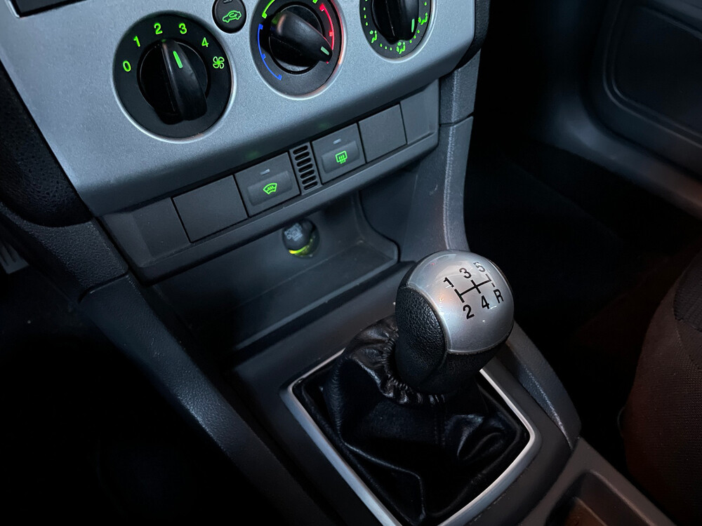 Ford Focus Wagon 1.6-16V Futura 2006, 77-TK-LN