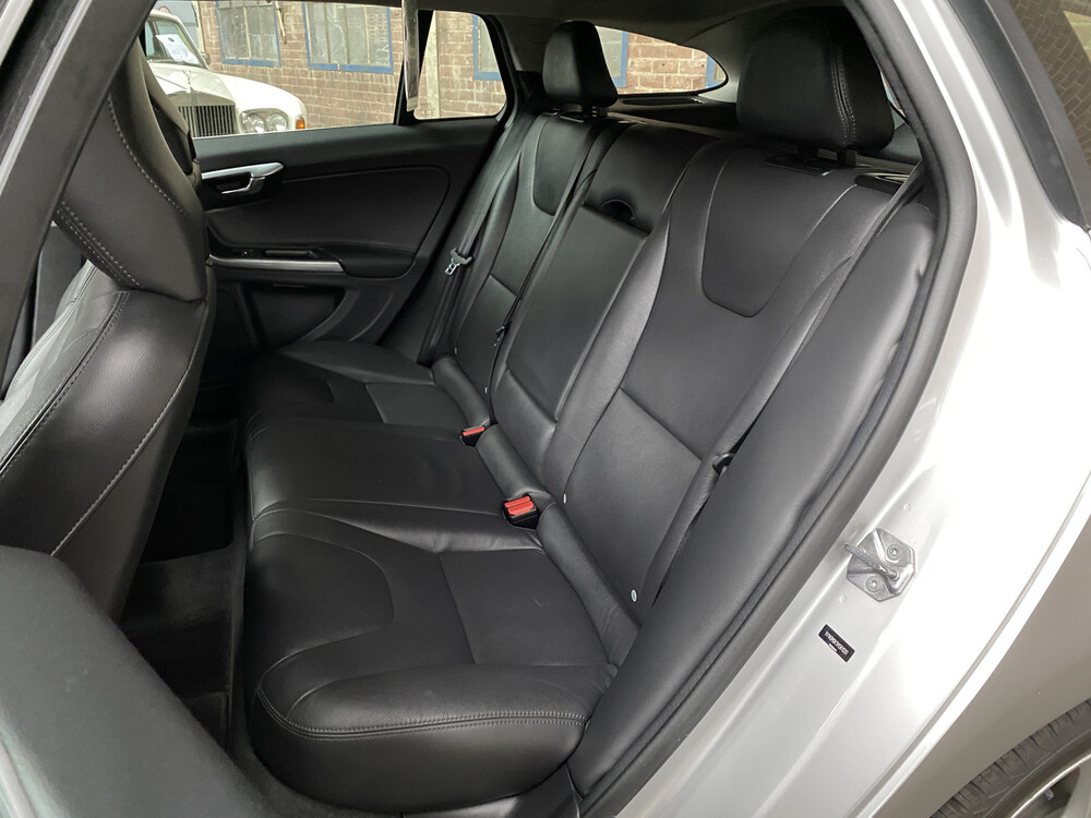 Volvo V60 T5 AWD 234PS 2017