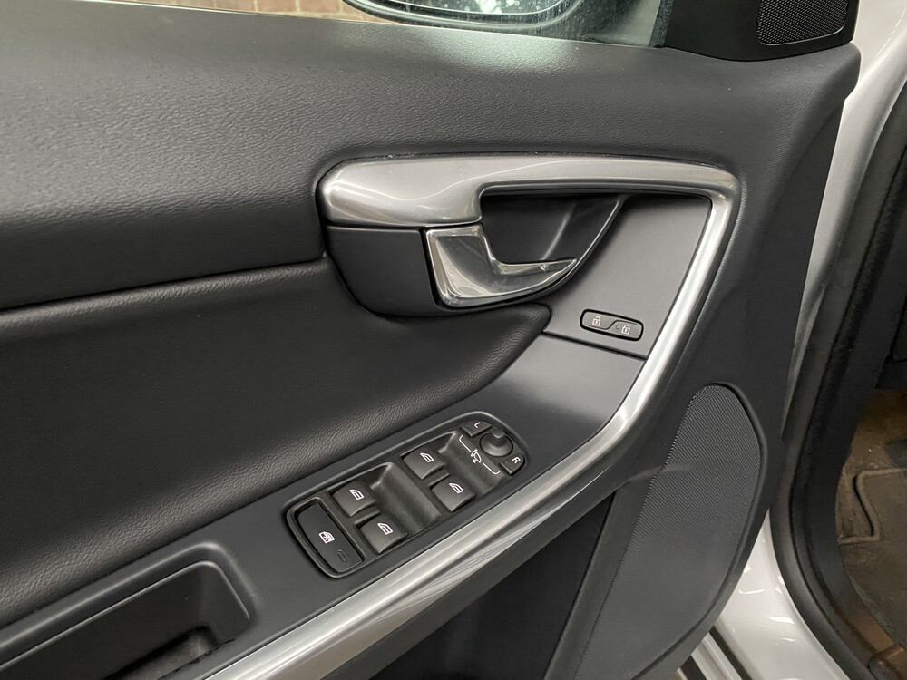 Volvo V60 T5 AWD 234PS 2017