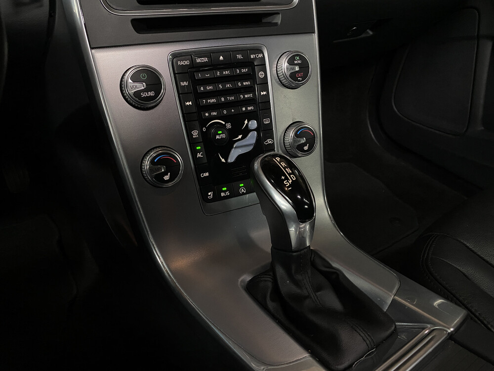 Volvo V60 T5 AWD 234PS 2017