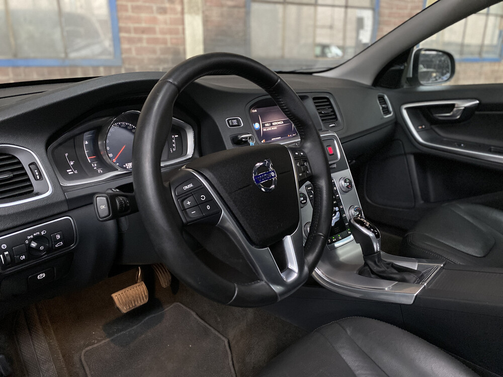 Volvo V60 T5 AWD 234PS 2017