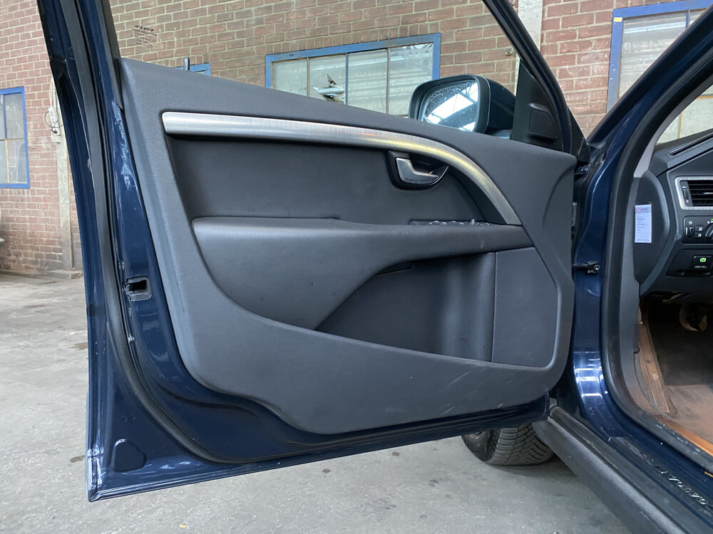 Volvo XC70 2.0 D3 FWD Momentum 163hp 2010 -Orig. NL-, 56-LPR-2