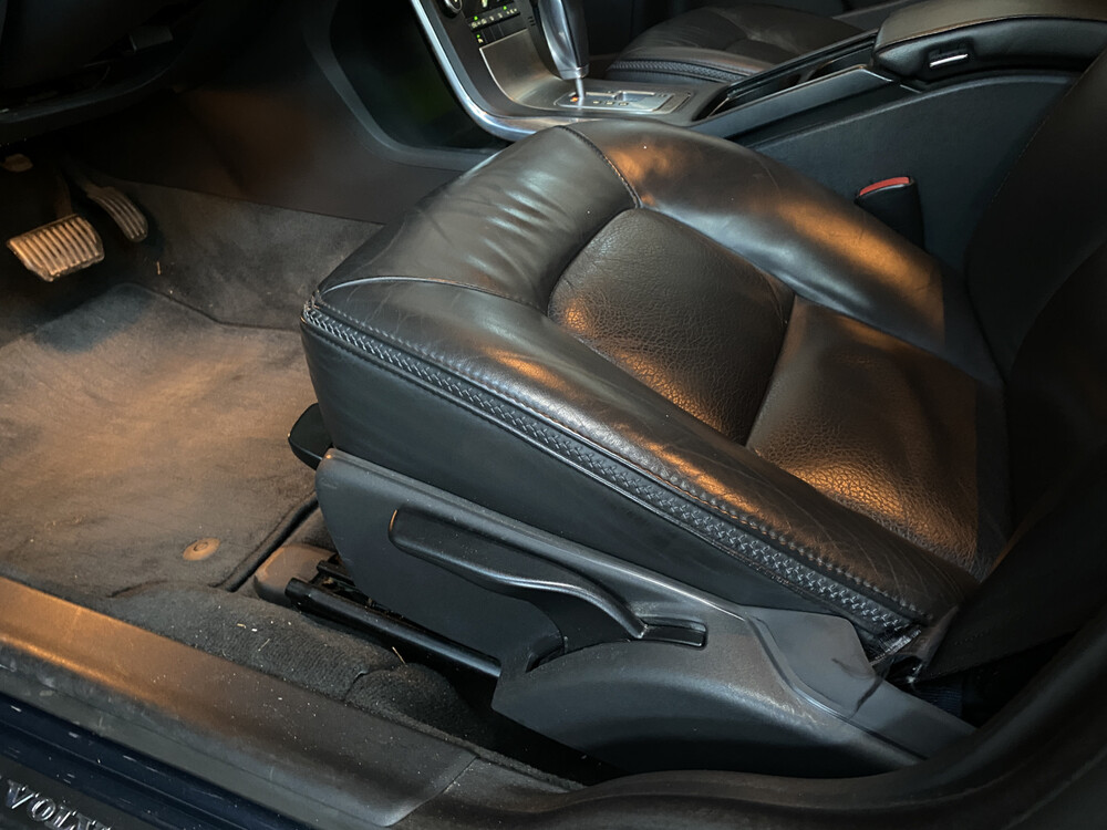 Volvo XC70 2.0 D3 FWD Momentum 163hp 2010 -Orig. NL-, 56-LPR-2