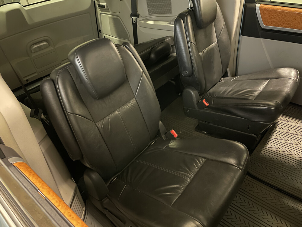 Chrysler Grand Voyager RT 2008 7-Person.