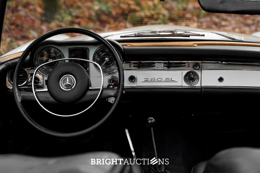 Mercedes-Benz 280 SL Pagode – Handgeschakeld – EU-uitvoering – 2.8 liter zes-in-lijn. 