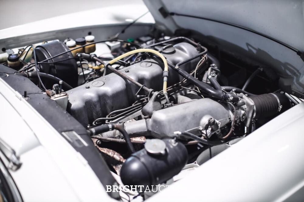 Mercedes-Benz 280 SL Pagode – Handgeschakeld – EU-uitvoering – 2.8 liter zes-in-lijn. 