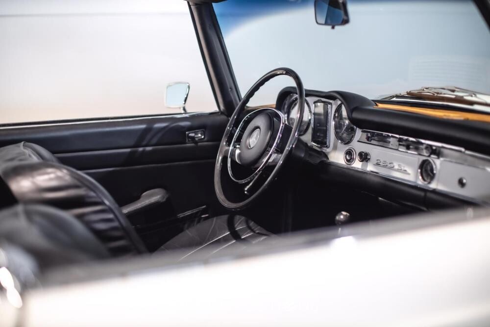 Mercedes-Benz 280 SL Pagode – Handgeschakeld – EU-uitvoering – 2.8 liter zes-in-lijn. 