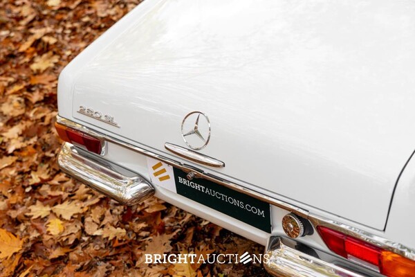 Mercedes-Benz 280 SL Pagode – Handgeschakeld – EU-uitvoering – 2.8 liter zes-in-lijn. 