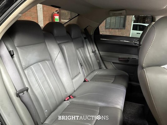 Chrysler 300C HEMI 5.7 V8 340PK 2005