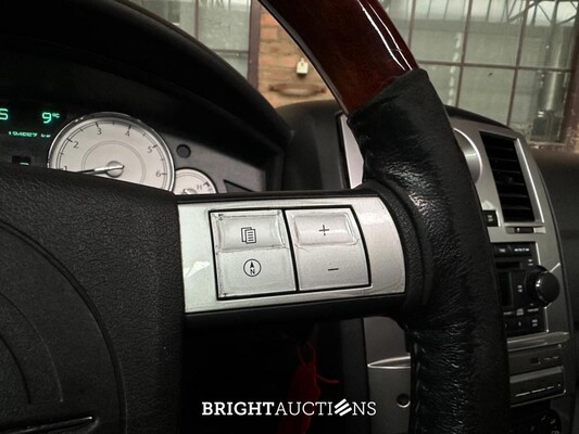 Chrysler 300C HEMI 5.7 V8 340PK 2005