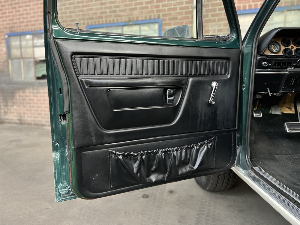 Ausweichen D200 5.9 182 PS 1974, 65-YD-23.