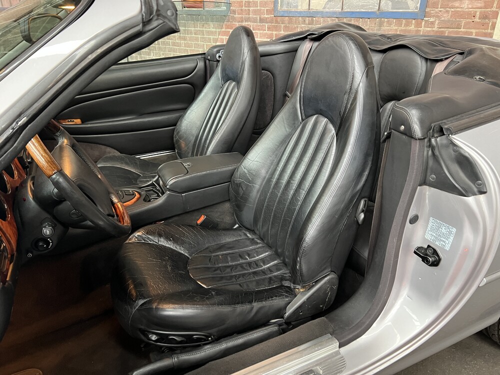 Jaguar XKR 4.0 V8 Convertible 294pk 2000, 41-JXB-2