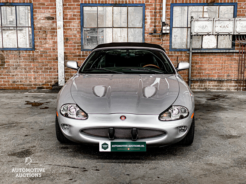Jaguar XKR 4.0 V8 Convertible 294pk 2000, 41-JXB-2