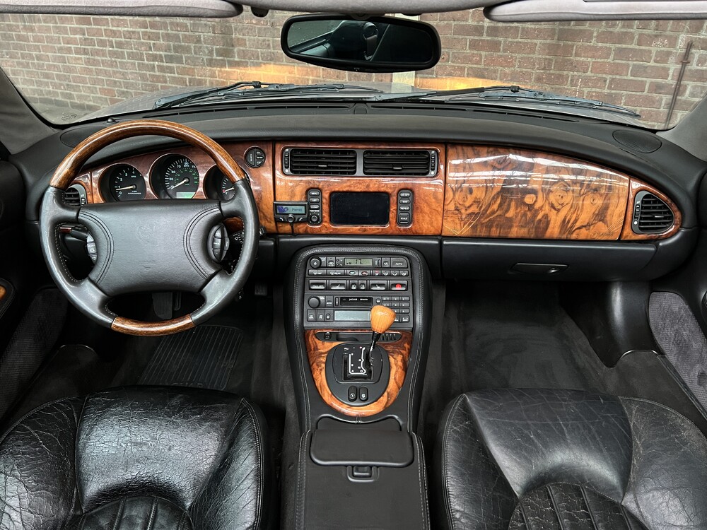 Jaguar XKR 4.0 V8 Convertible 294pk 2000, 41-JXB-2