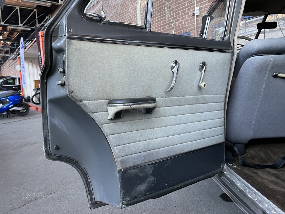 Chevrolet Deluxe Powerglide 1951, 32-XL-66