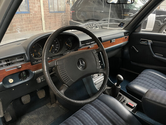 Mercedes-Benz 280S W116 160hp 1974 S-Class, 99-YD-68.