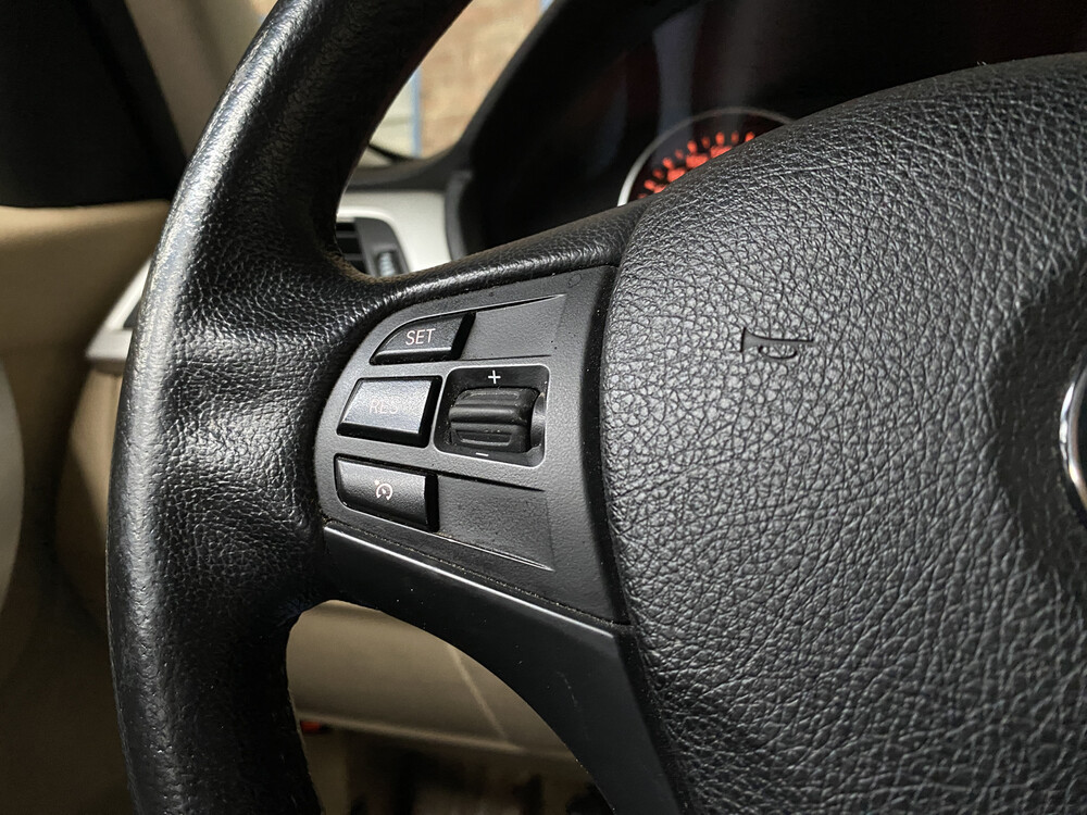 BMW 318d Touring High Executive 3er 136PS 2013, PV-088-R