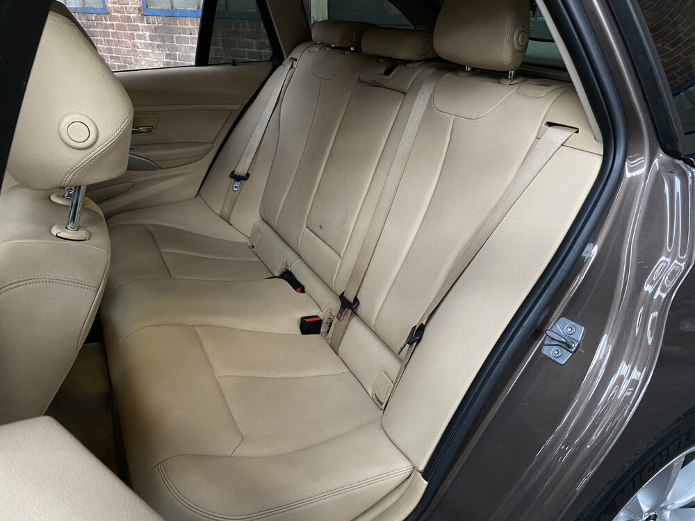 BMW 318d Touring High Executive 3er 136PS 2013, PV-088-R