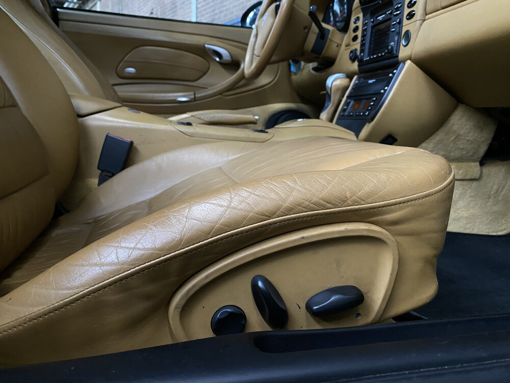 Porsche 911 Carrera 4 Coupe 300PS 2000, JK-936-Z