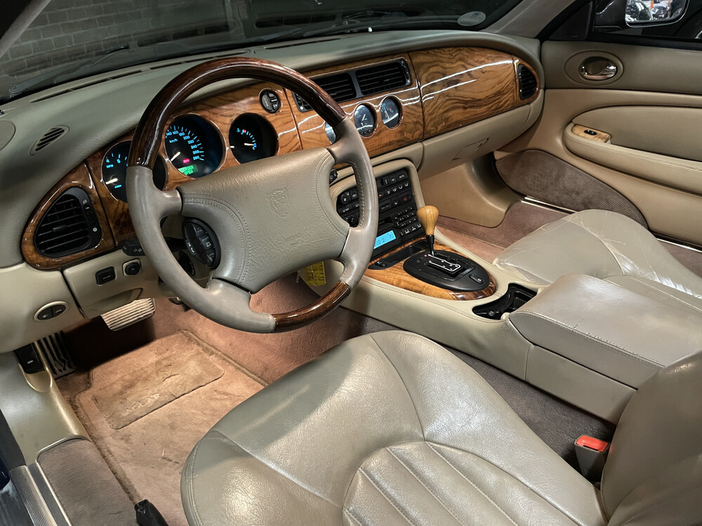 Jaguar XK8 4.0 V8 Convertible 286pk 2000, 07-XJ-GG