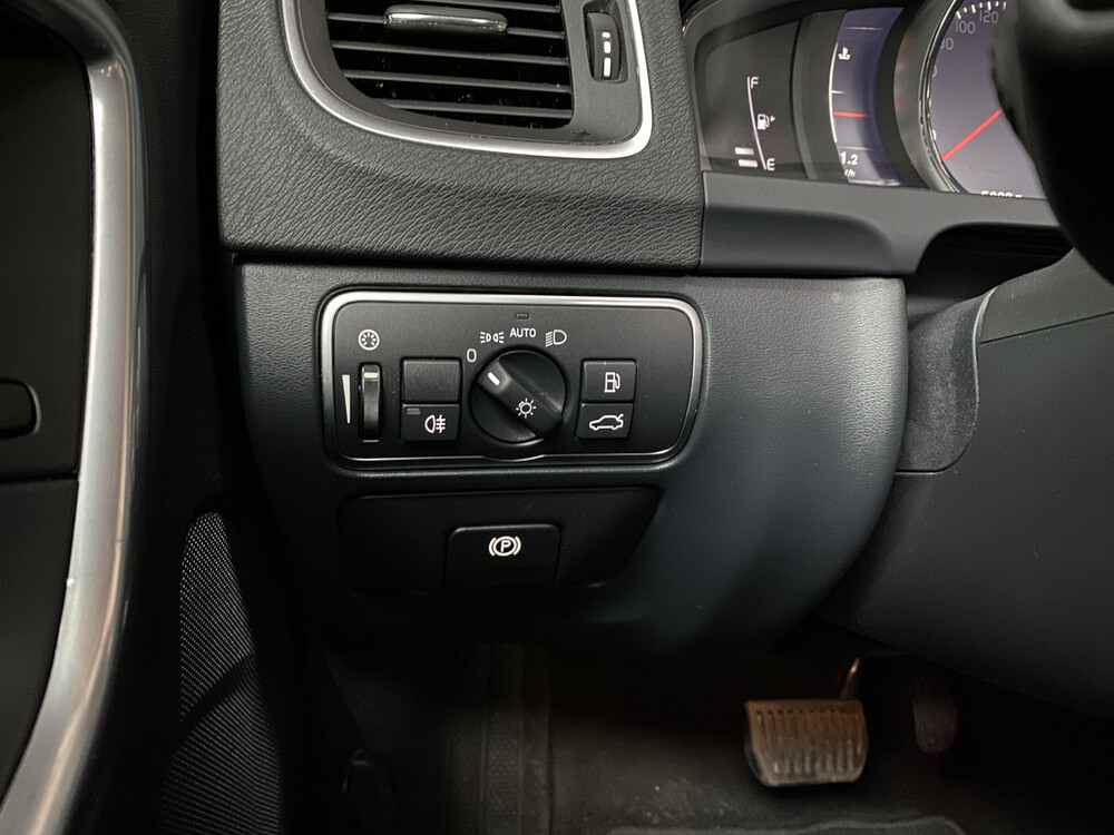 Volvo V60 T5 AWD 234PS 2017