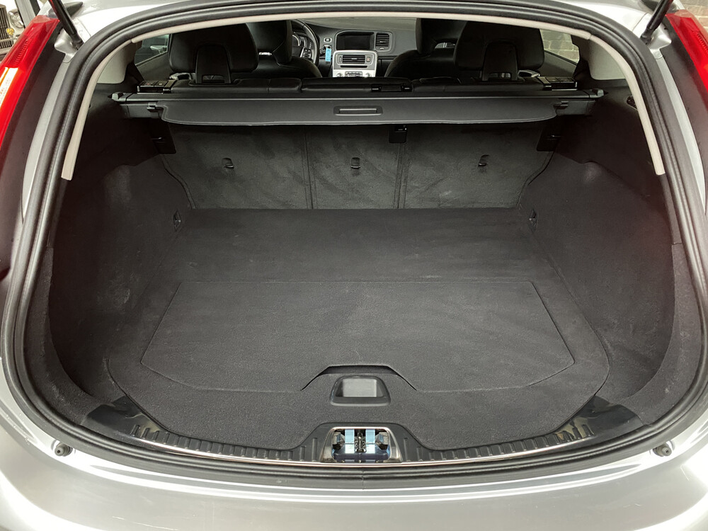 Volvo V60 T5 AWD 234PS 2017