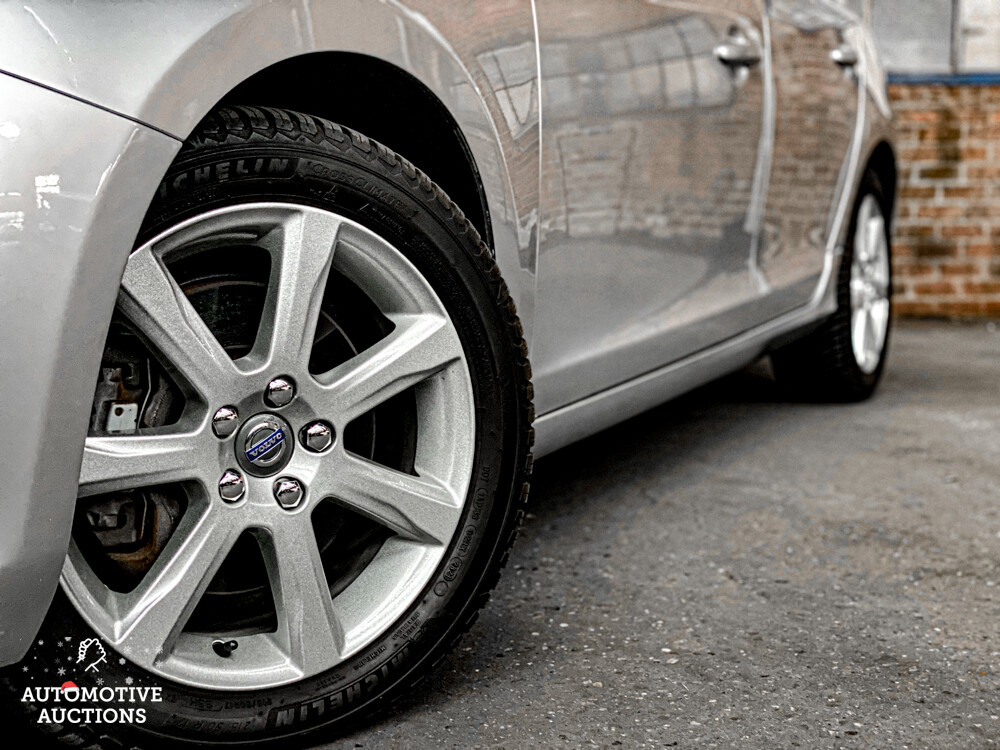 Volvo V60 T5 AWD 234PS 2017