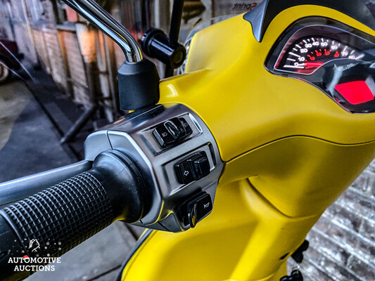 Piaggio Vespa Sprint 4T Notte Yellow Moustache Scooter Exclusive color 2019, DSK-91-J